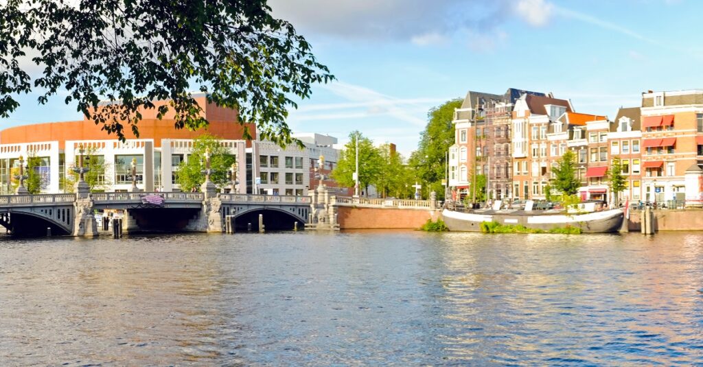 Amsterdam de meest bezochte stad van nederland