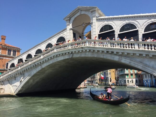 Rialto brug in Venetië