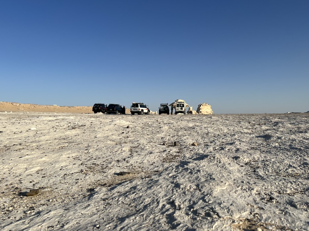 een aantal Jeeps in Egypte Woestijn